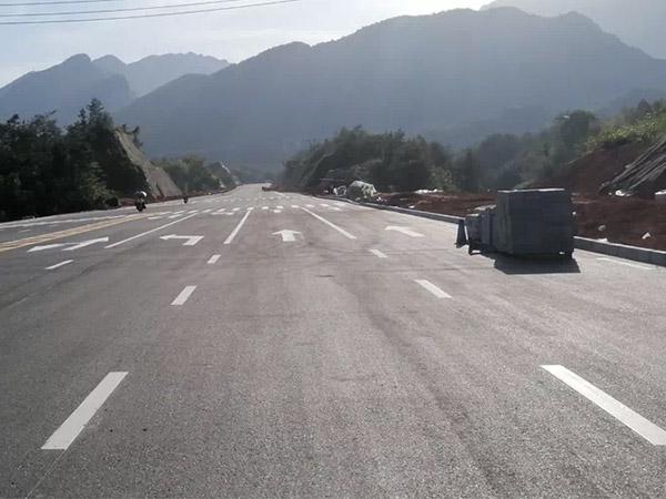 道路標(biāo)線(xiàn)